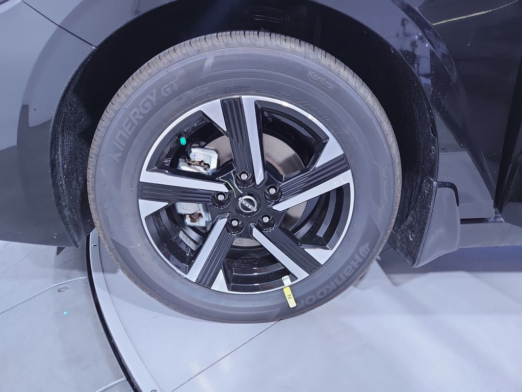 2025 Nissan Sentra SV Image 10 of 28