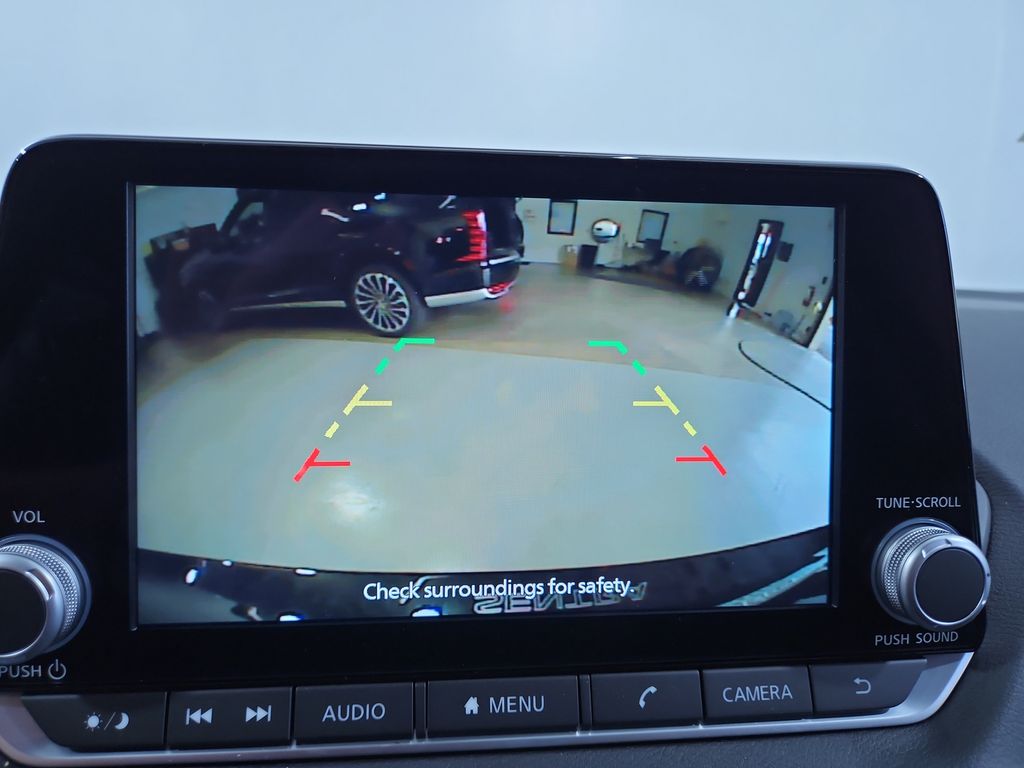 2025 Nissan Sentra SV Image 21 of 28