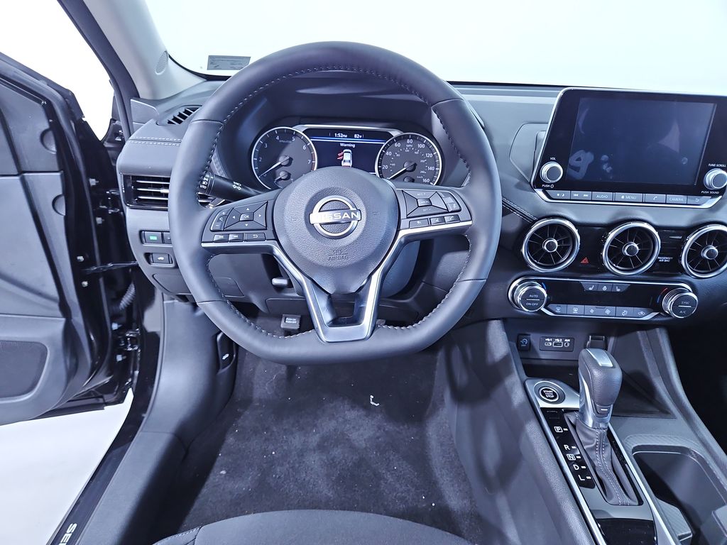 2025 Nissan Sentra SV Image 16 of 28