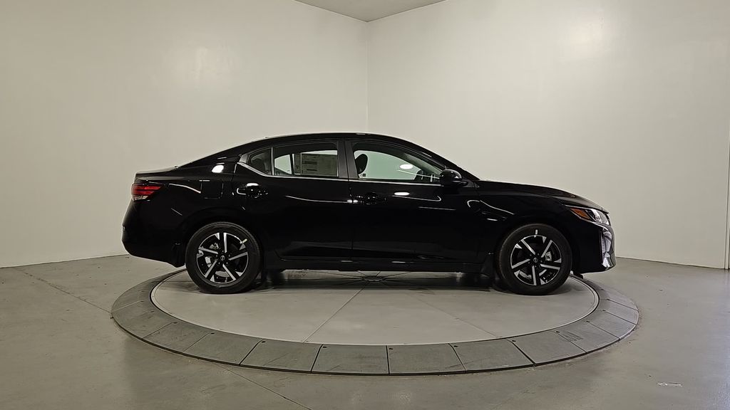 2025 Nissan Sentra SV Image 5 of 28