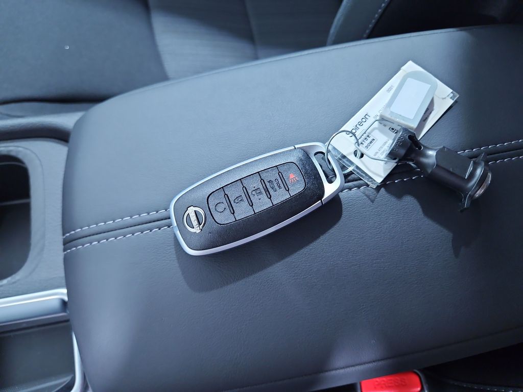 2025 Nissan Sentra SV Image 27 of 28