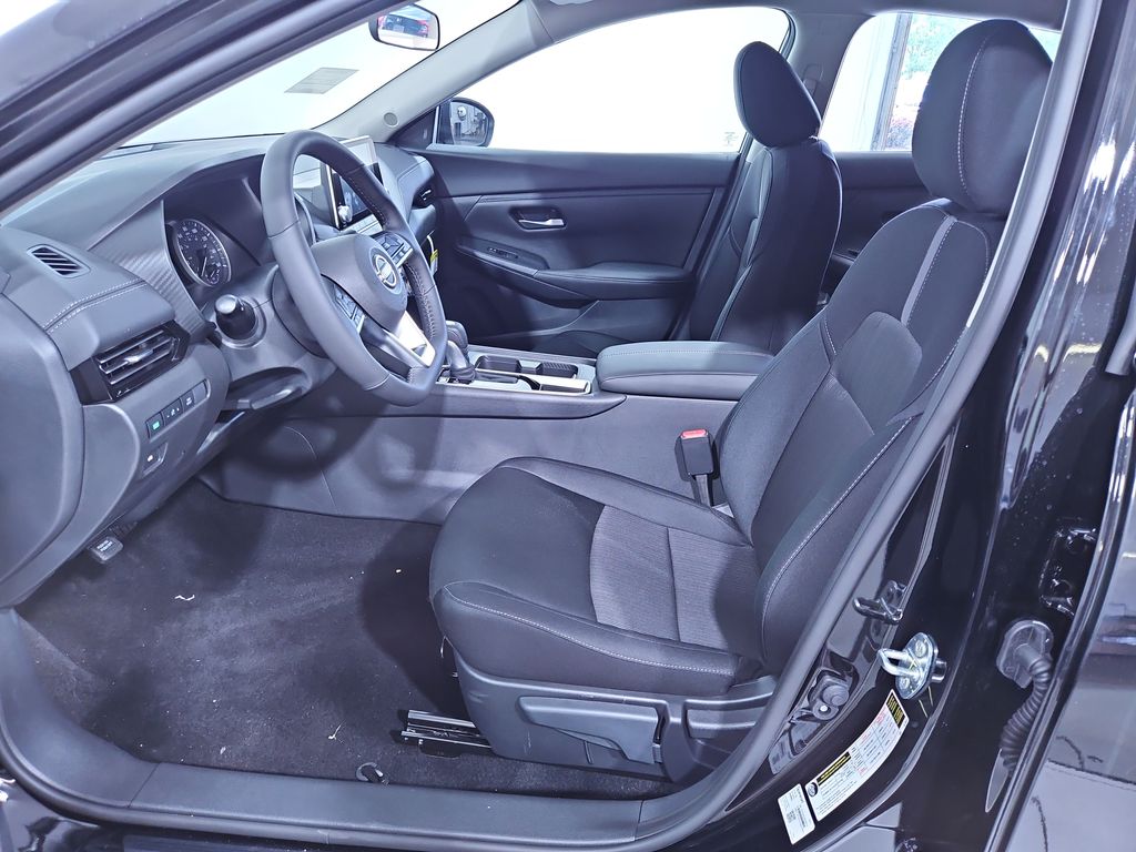 2025 Nissan Sentra SV Image 14 of 28