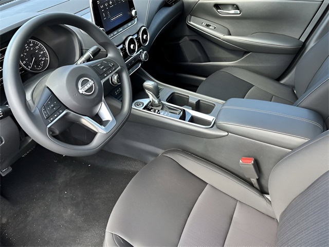 2025 Nissan Sentra SV Image 17 of 24