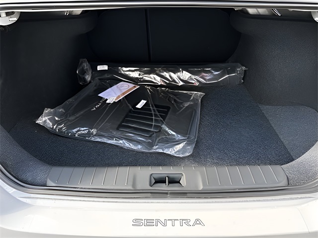 2025 Nissan Sentra SV Image 6 of 24