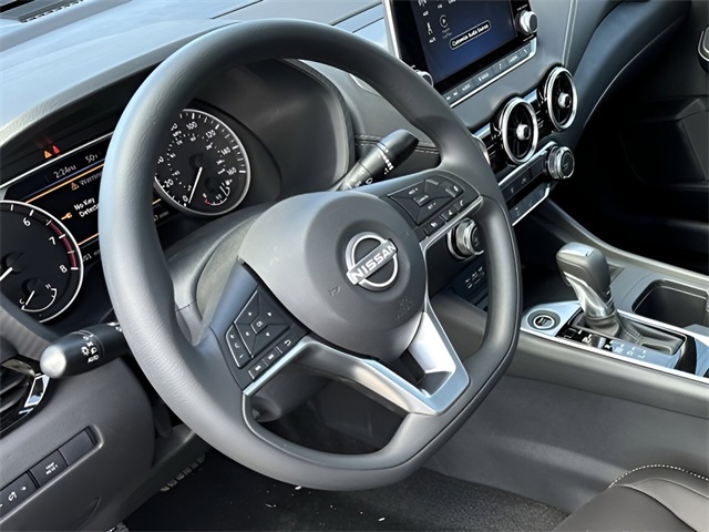 2025 Nissan Sentra SV Image 8 of 24