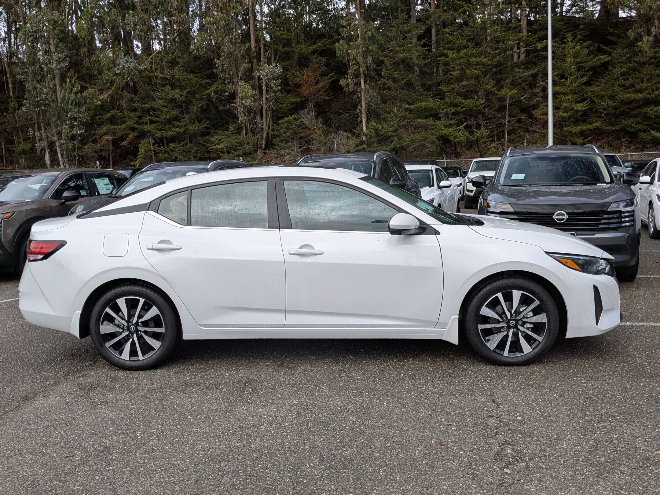 2025 Nissan Sentra SV Image 4 of 27