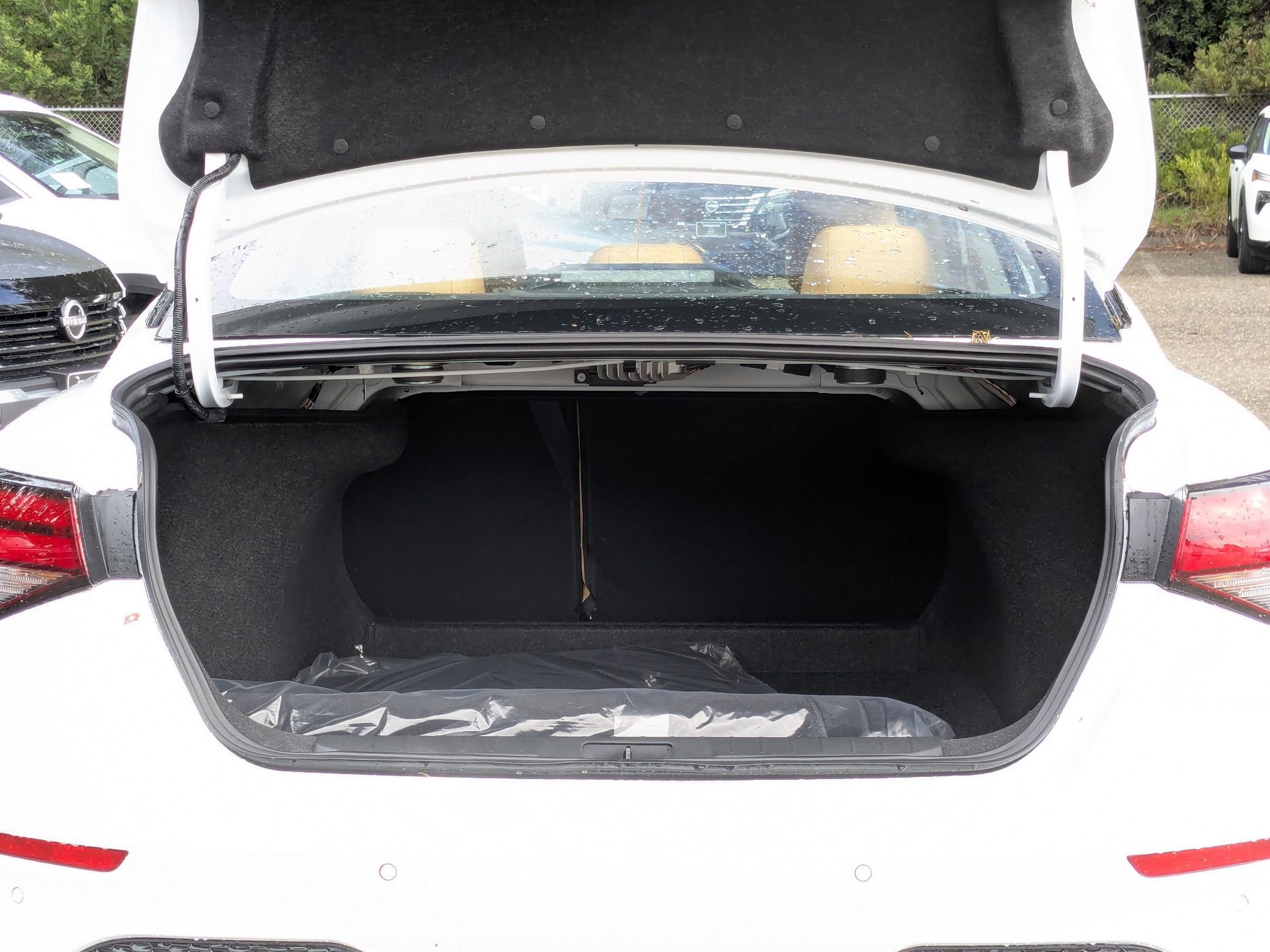 2025 Nissan Sentra SV Image 10 of 27