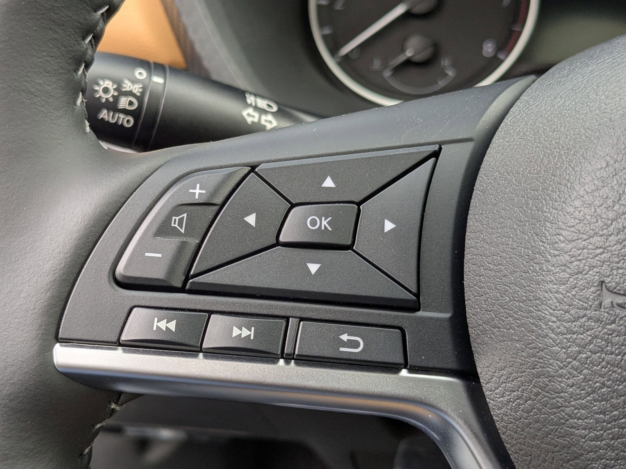 2025 Nissan Sentra SV Image 22 of 27