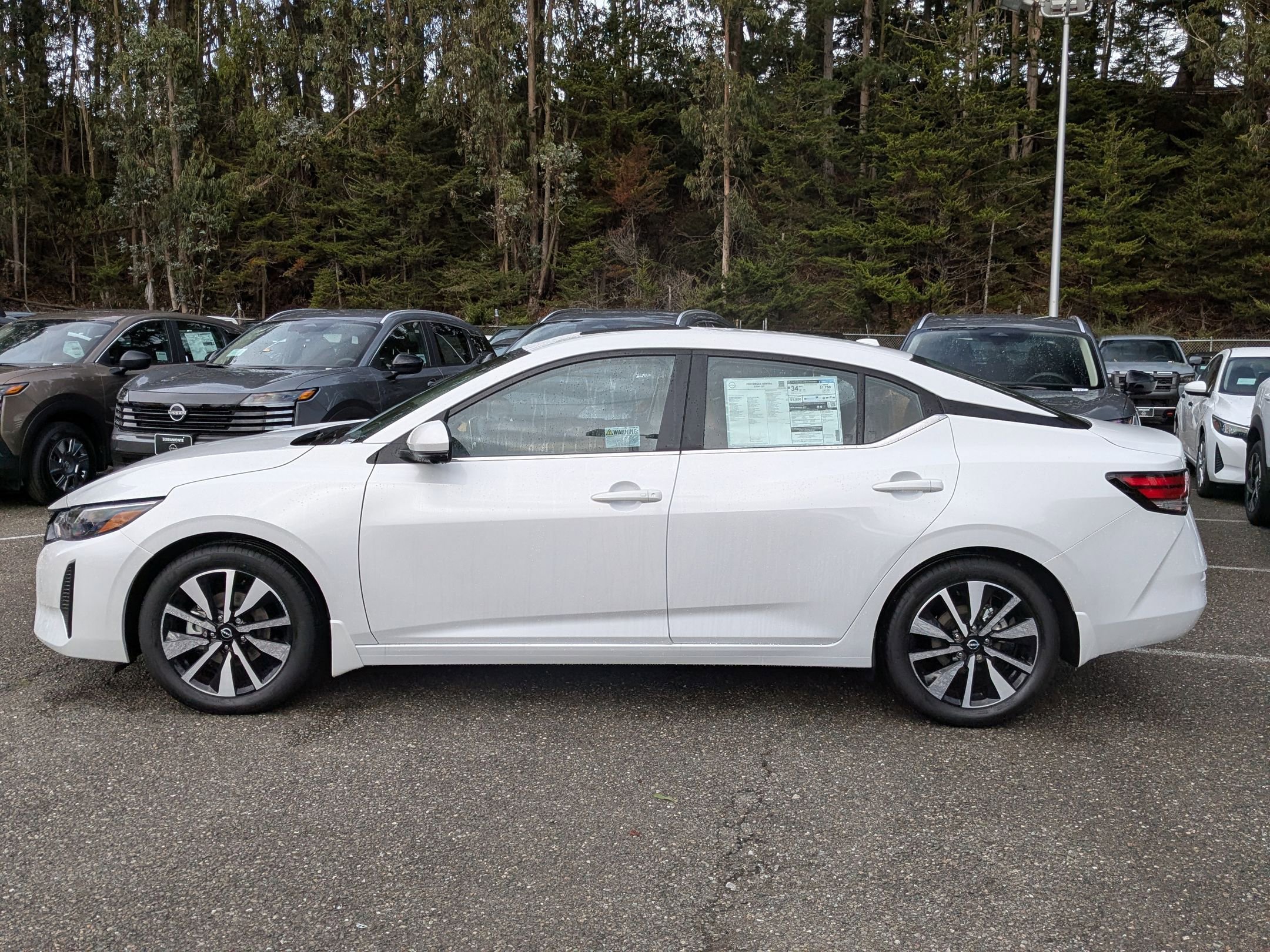 2025 Nissan Sentra SV Image 8 of 27