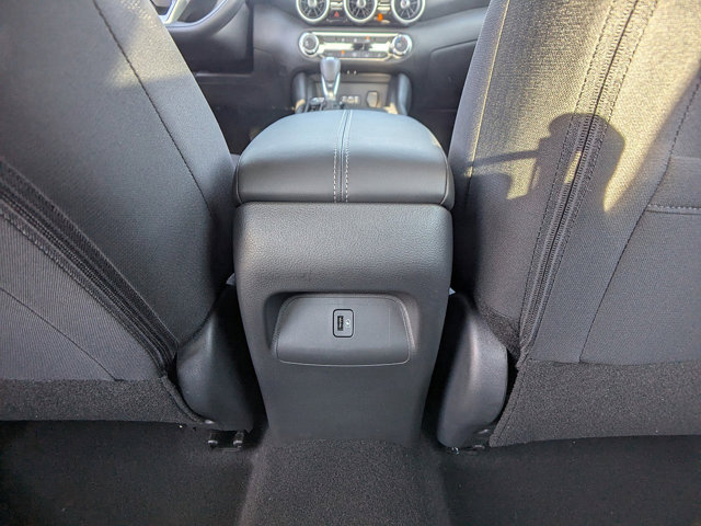 Vehicle image 24 of 27