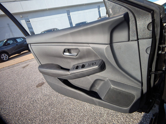 Vehicle image 21 of 27