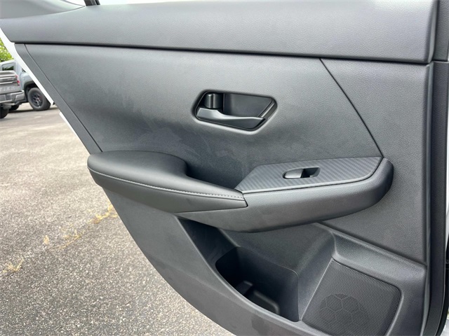 Vehicle image 19 of 28