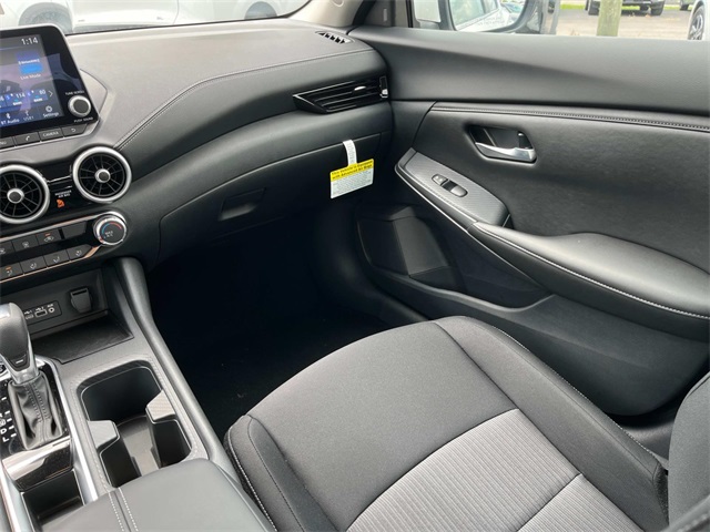 Vehicle image 14 of 28