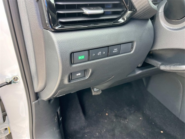 Vehicle image 10 of 28