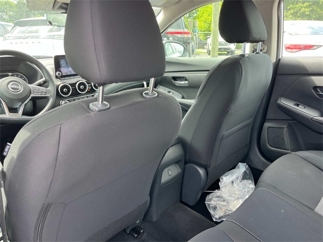 Vehicle image 13 of 28
