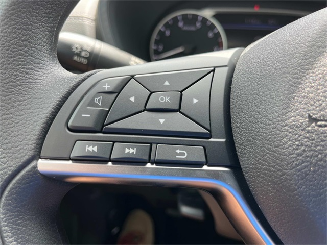 Vehicle image 22 of 28