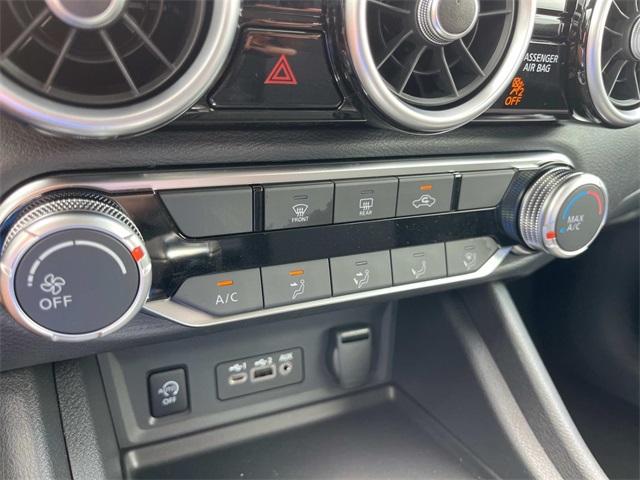 Vehicle image 25 of 28