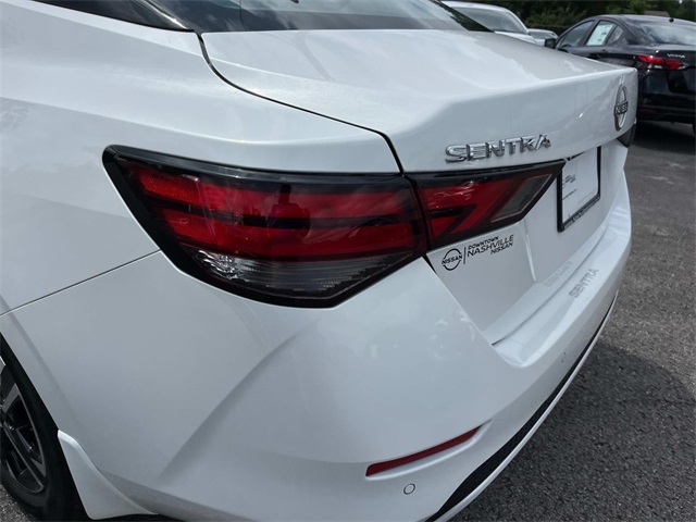 Vehicle image 21 of 28