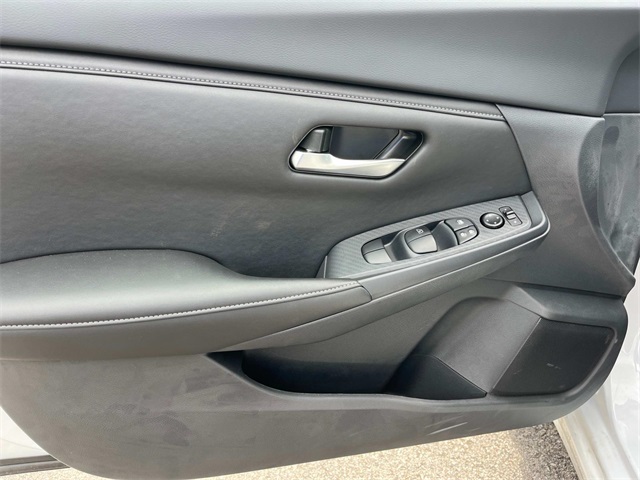 Vehicle image 18 of 28
