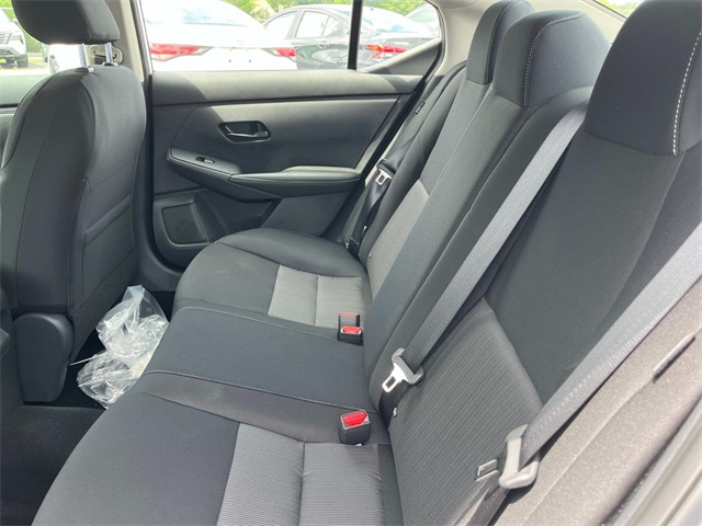 Vehicle image 12 of 28