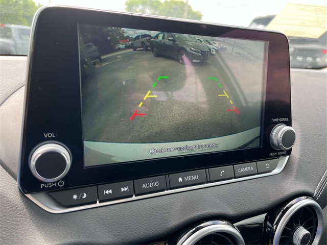 Vehicle image 17 of 28