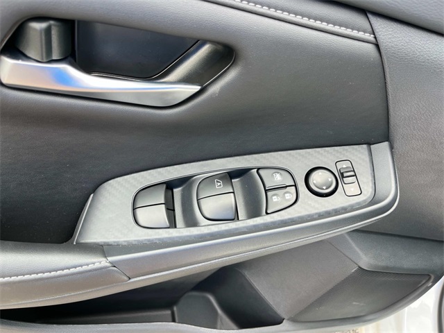 Vehicle image 20 of 28