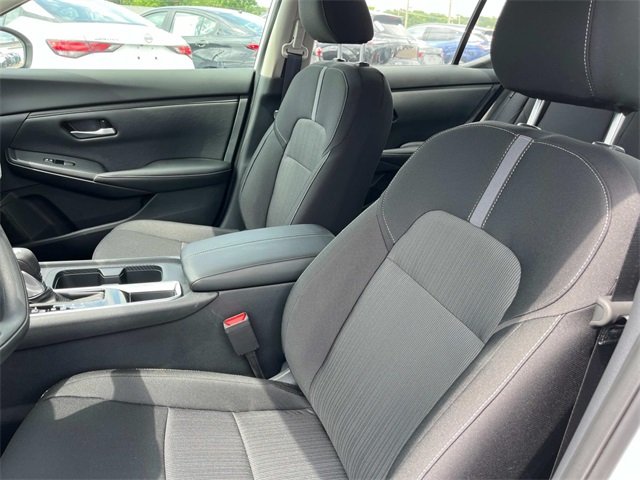 Vehicle image 11 of 28