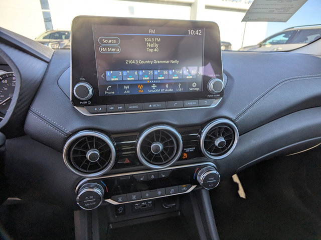 Vehicle image 14 of 26