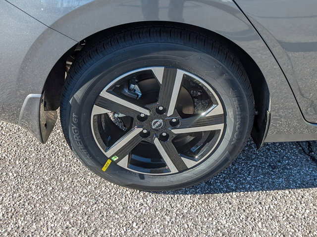 Vehicle image 6 of 26