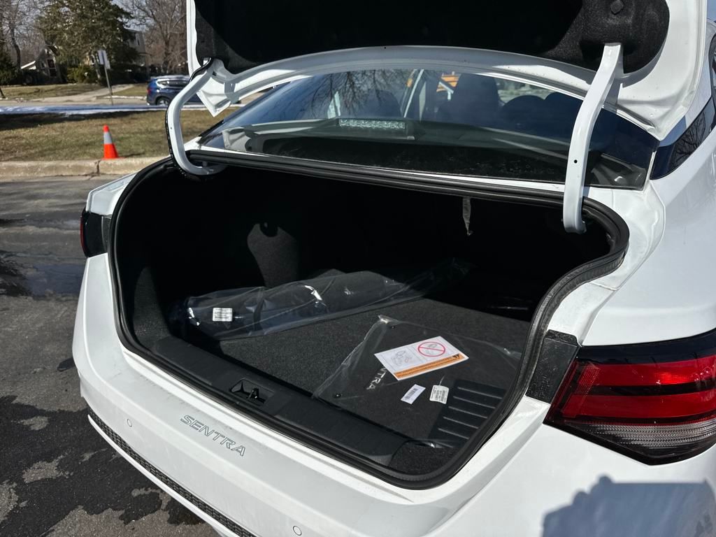 Vehicle image 29 of 32