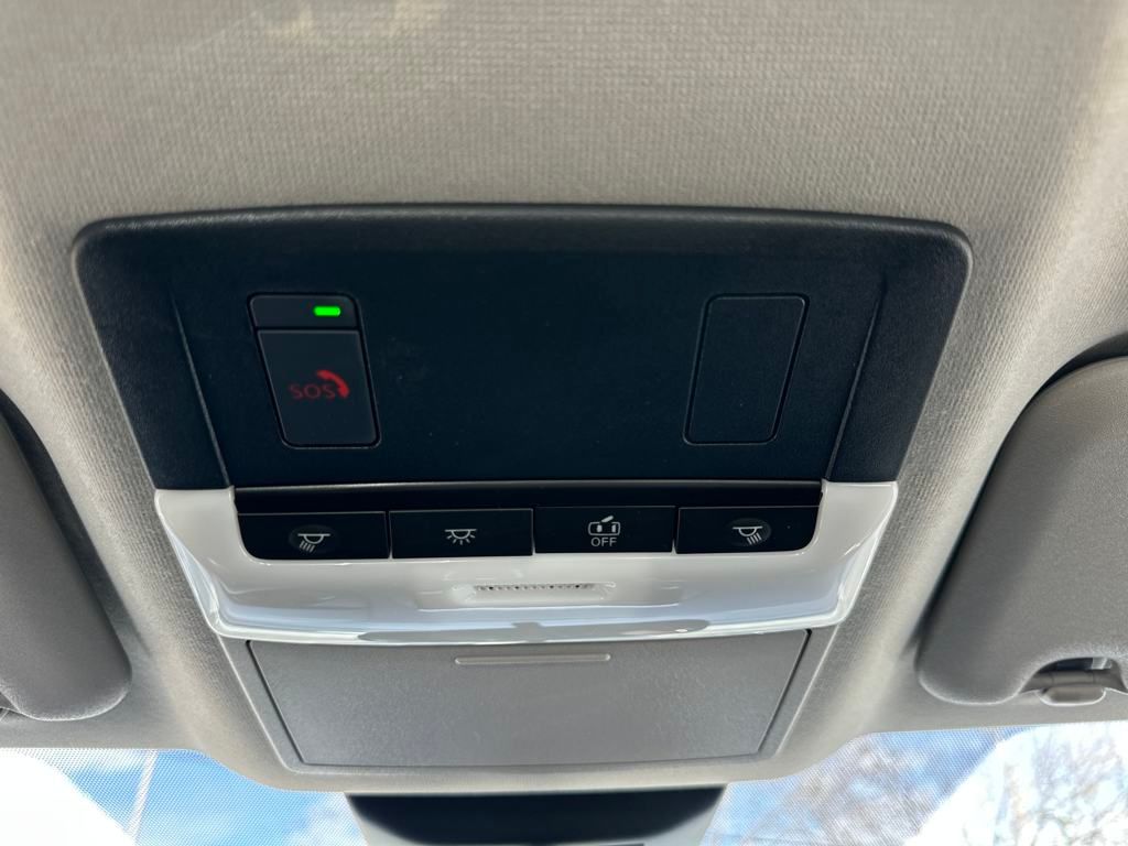 Vehicle image 25 of 32