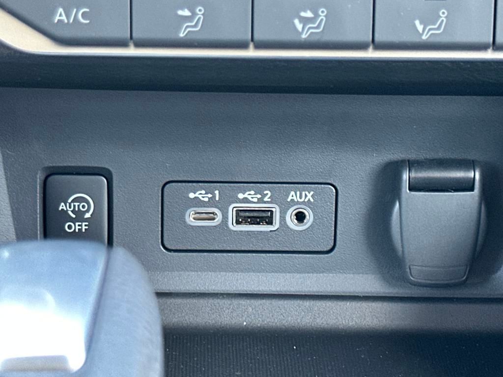Vehicle image 21 of 32