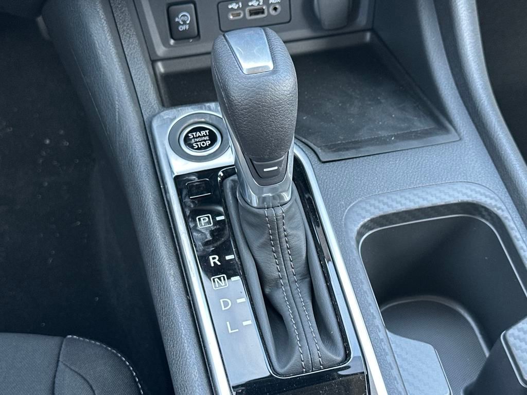 Vehicle image 22 of 32