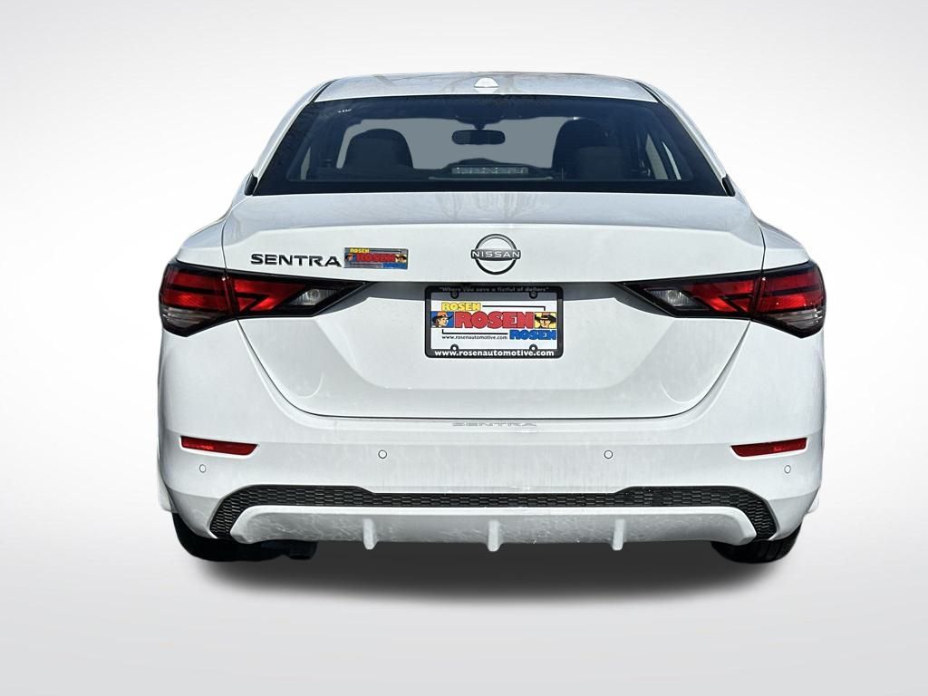 Vehicle image 4 of 32