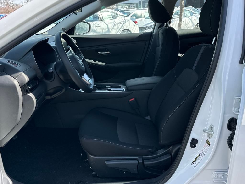Vehicle image 8 of 32