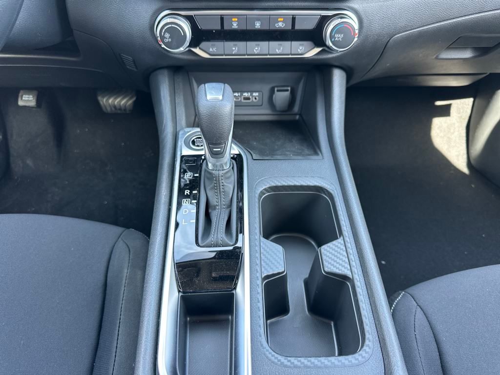 Vehicle image 23 of 32