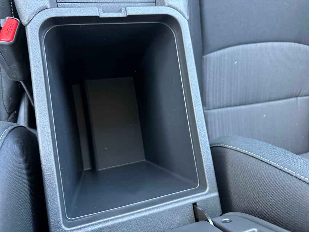 Vehicle image 26 of 32