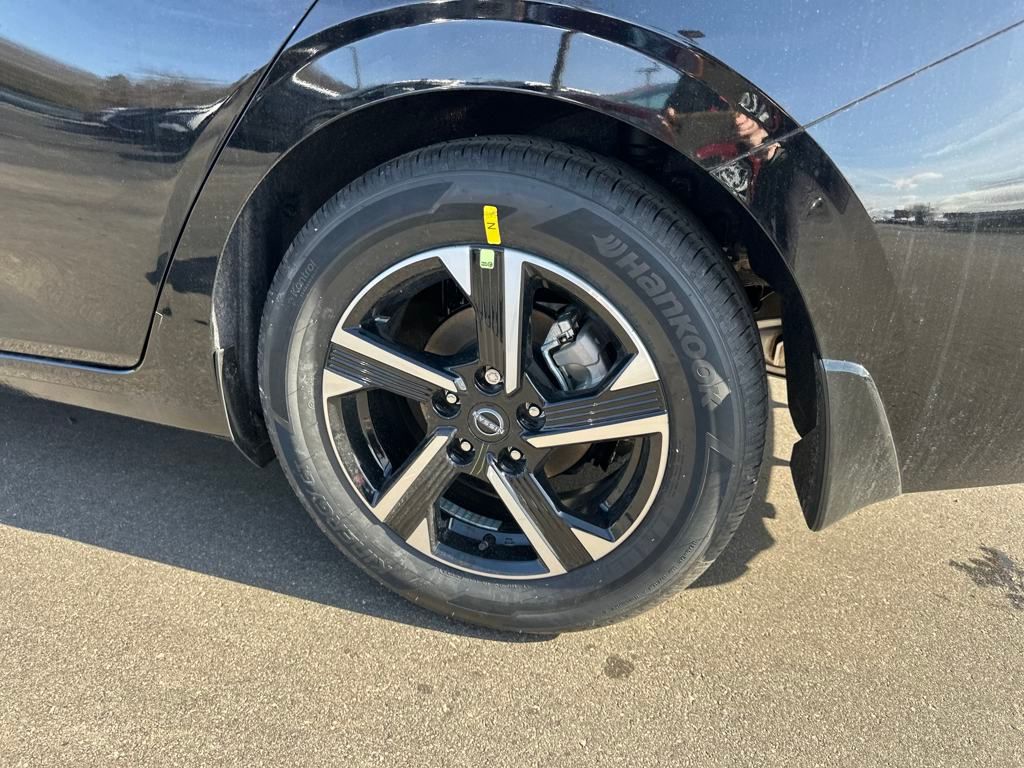 Vehicle image 32 of 33