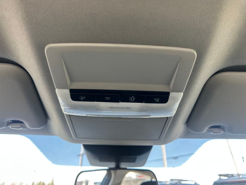Vehicle image 25 of 33