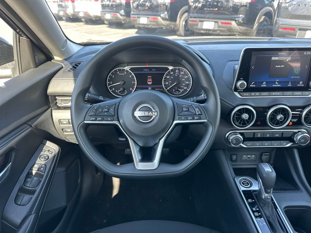 Vehicle image 16 of 33