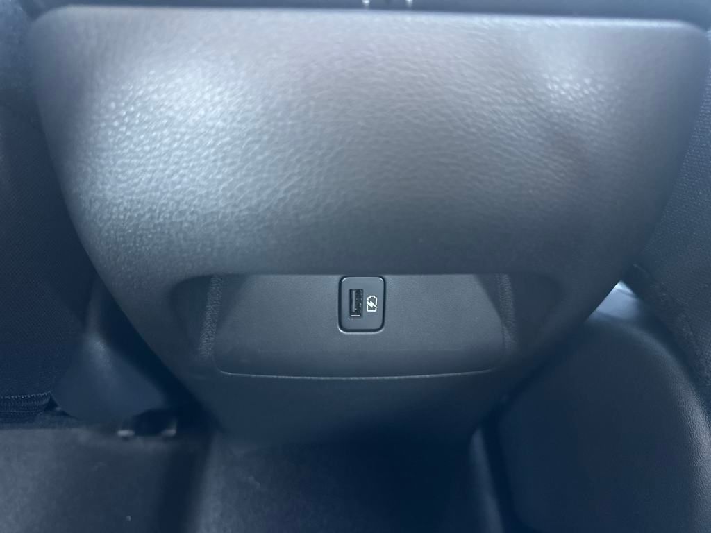 Vehicle image 27 of 33