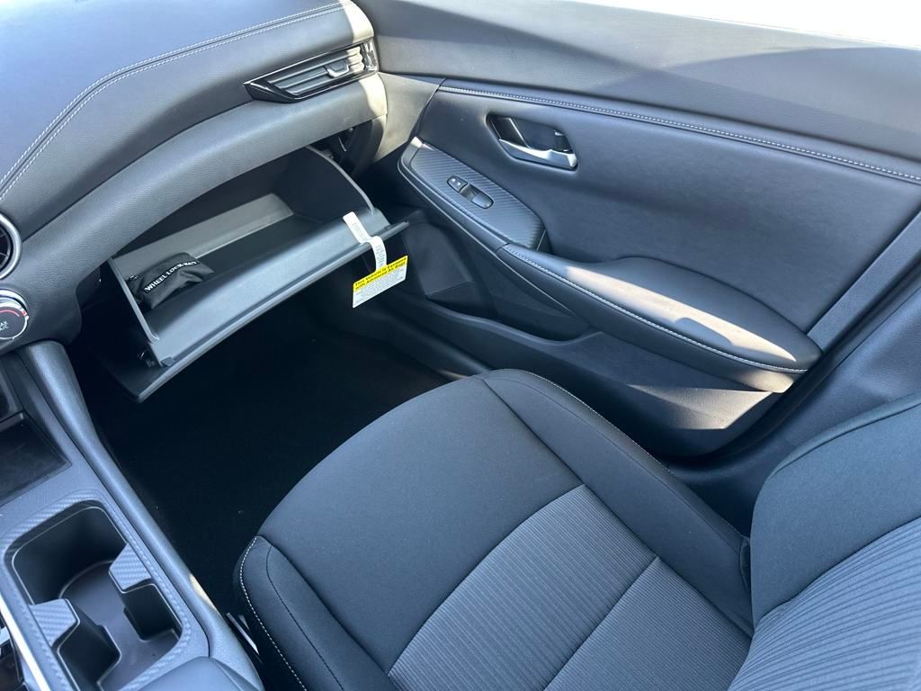 Vehicle image 24 of 33