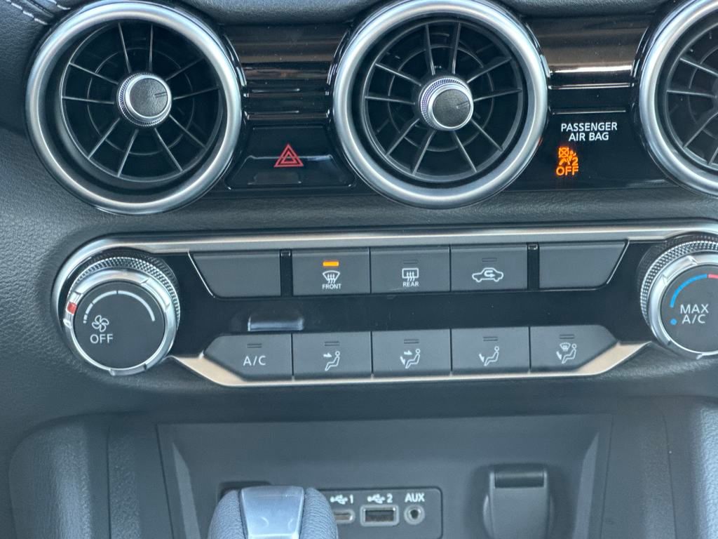 Vehicle image 21 of 33