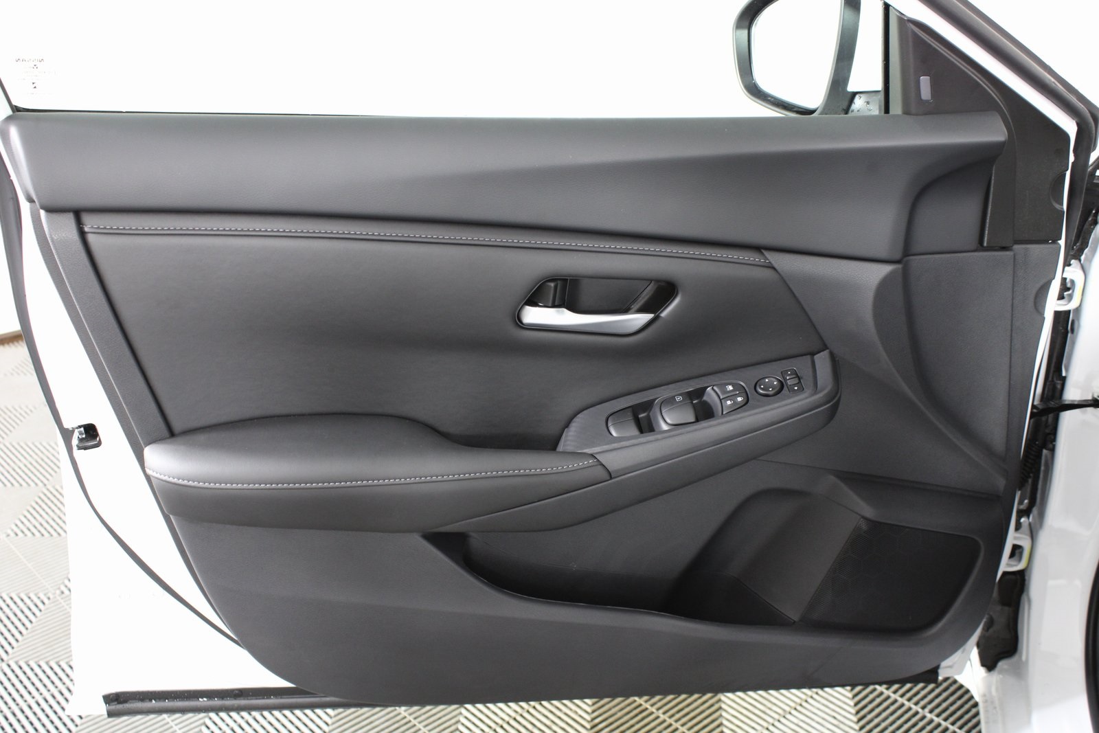 Vehicle image 8 of 22