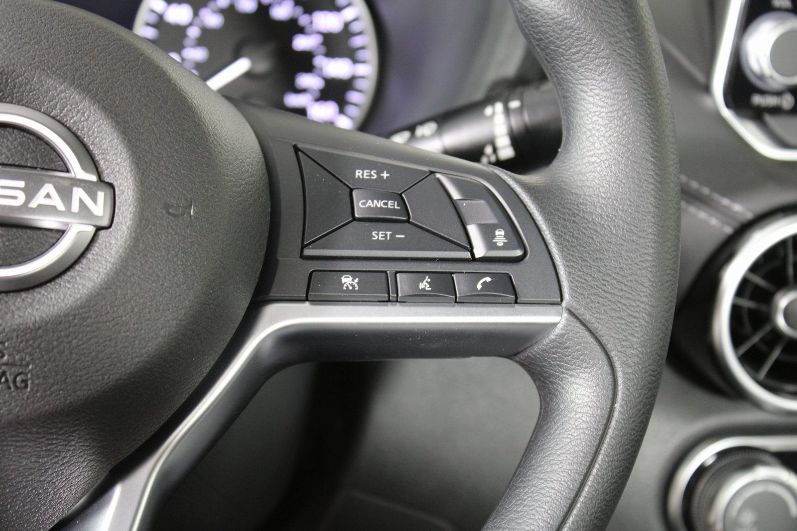Vehicle image 20 of 22