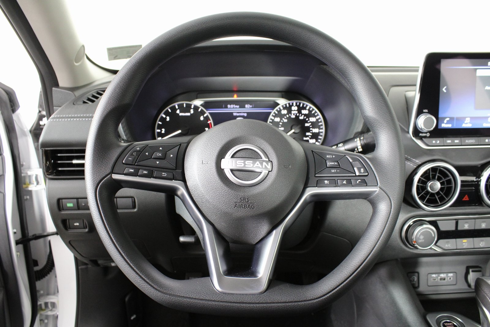 Vehicle image 18 of 22