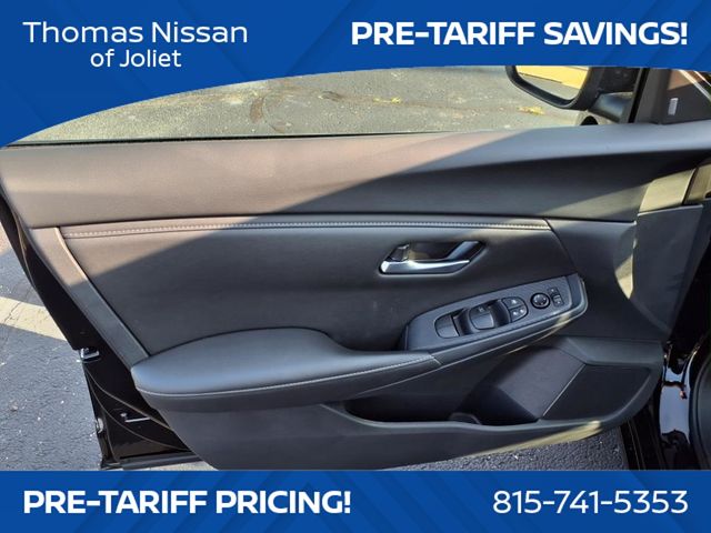 Vehicle image 19 of 25