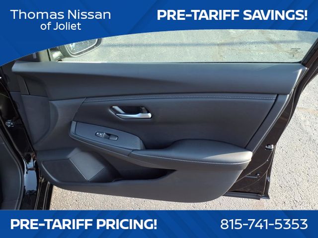 Vehicle image 21 of 25