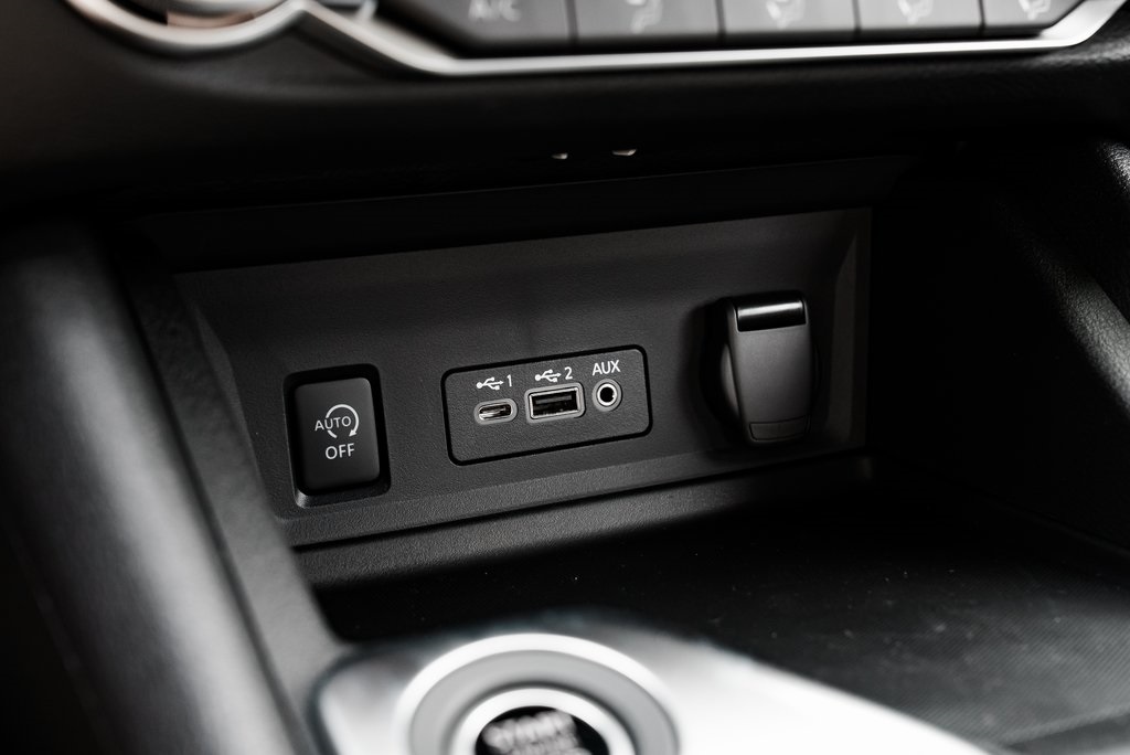 2025 Nissan Sentra SV Image 28 of 28