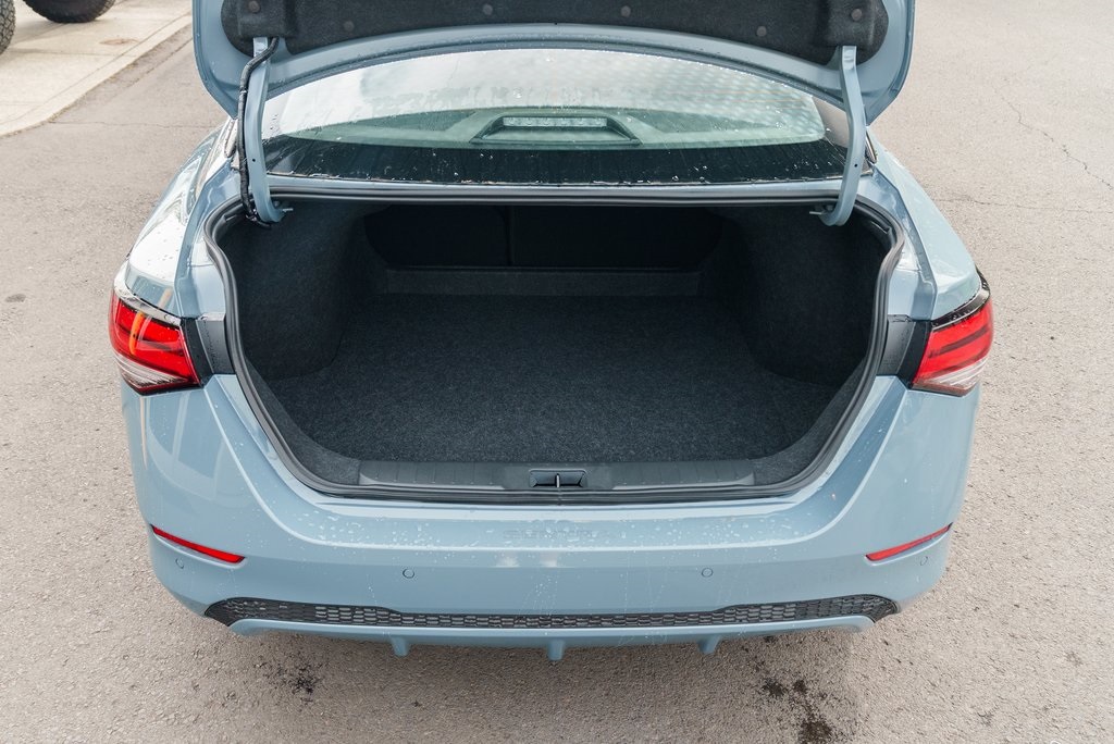 2025 Nissan Sentra SV Image 8 of 28